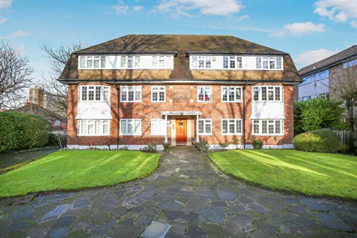 2 Bedroom Flat For Sale In Christchurch Park, Sutton, SM2
