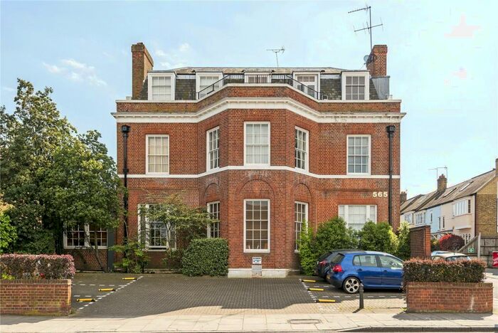2 Bedroom Apartment To Rent In Harvey Court, Upper Richmond Road West, East Sheen, London, SW14