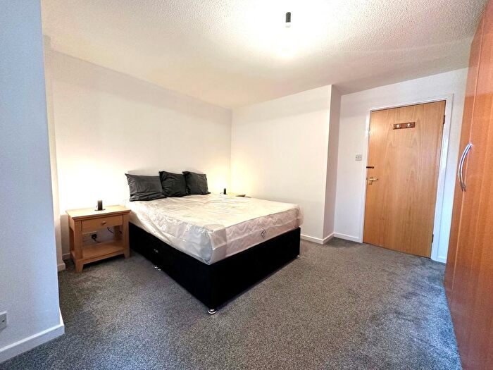 1 Bedroom Flat To Rent In Flax House, Navigation Walk, Leeds, West Yorkshire, LS10