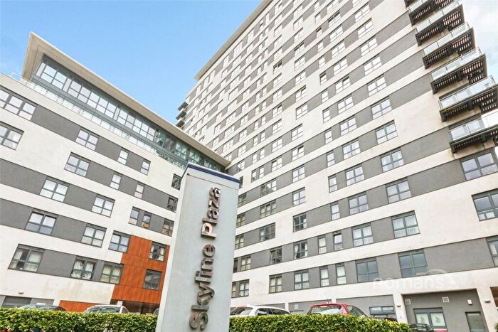 2 Bedroom Flat To Rent In Skyline Plaza, Alencon Link, Alencon Link, RG21