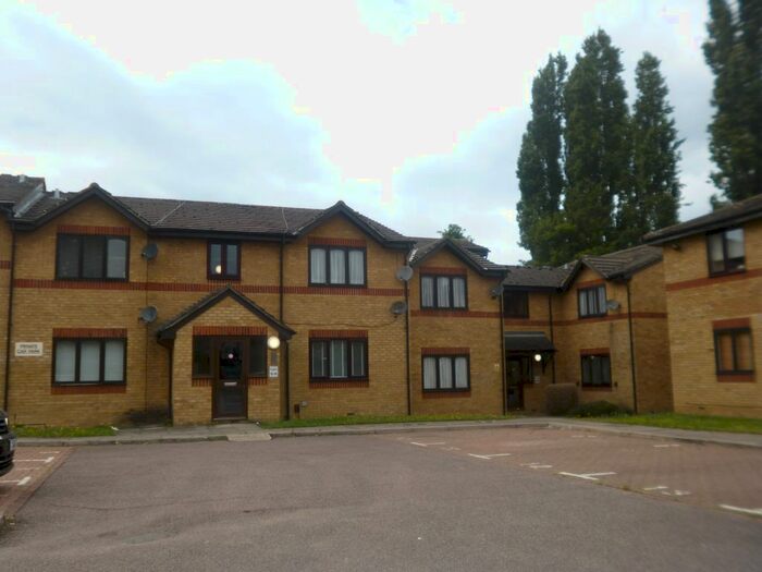 1 Bedroom Flat To Rent In Victoria Close, Cheshunt, EN8