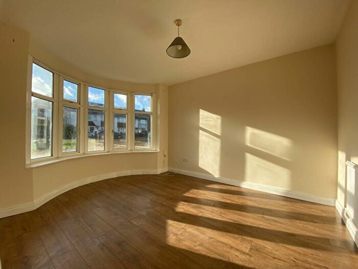 3 Bedroom Terraced House To Rent In Poynters Road, Luton, LU4