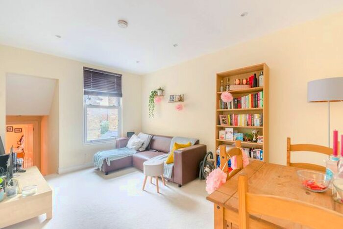 2 Bedroom Flat To Rent In Lyham Road, Brixton, London, SW2