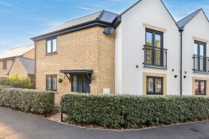 3 Bedroom Semi-Detached House For Sale In Stanmore Crescent, Carterton, Oxfordshire, OX18