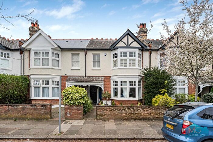 3 Bedroom Apartment For Sale In Stanhope Avenue, London, N3