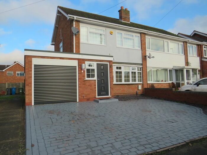 3 Bedroom Semi-Detached House To Rent In Claremont Road, Tamworth B79