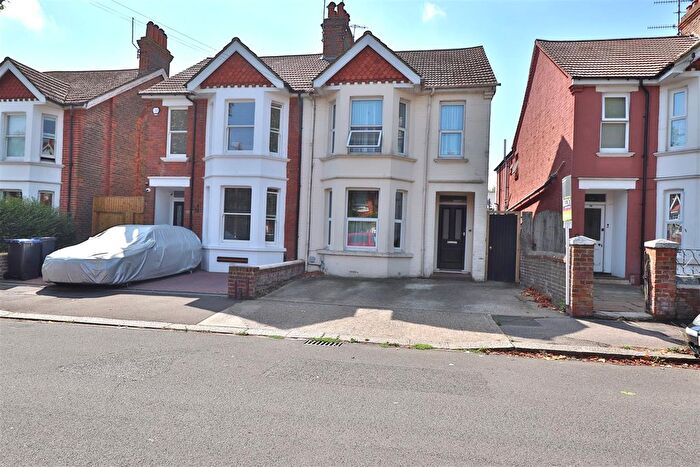 1 Bedroom Flat For Sale In Kingsland Road, Broadwater, Worthing, BN14