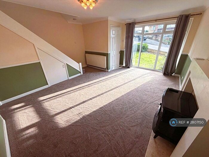 3 Bedroom Semi-Detached House To Rent In Glenwood Crescent, Sheffield, S35