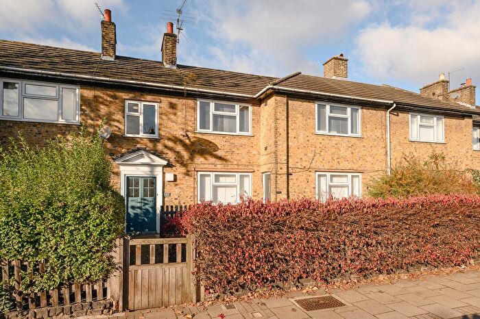 2 Bedroom Flat For Sale In Sandycombe Road, Kew, Richmond, TW9