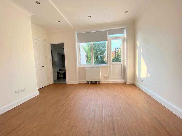 2 Bedroom Flat To Rent In Avenue Mews, Muswell Hill, London, N10