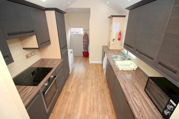 6 Bedroom Maisonette To Rent In Glenthorn Road, Jesmond, Newcastle Upon Tyne, NE2