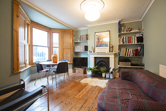 1 Bedroom Apartment To Rent In Glenarm Road, Hackney, E5