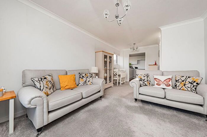 2 Bedroom Maisonette For Sale In Fairhaven, Egham, TW20