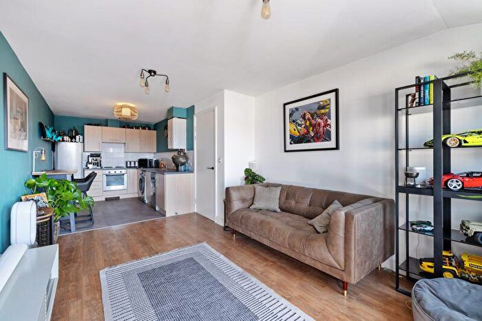 1 Bedroom Flat For Sale In East Walls, Chichester, PO19