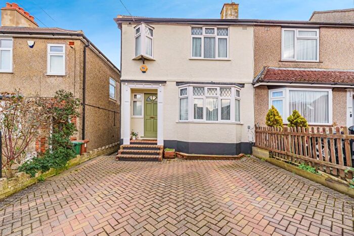 3 Bedroom End Of Terrace House For Sale In Prince Albert Square, Redhill, Surrey, RH1