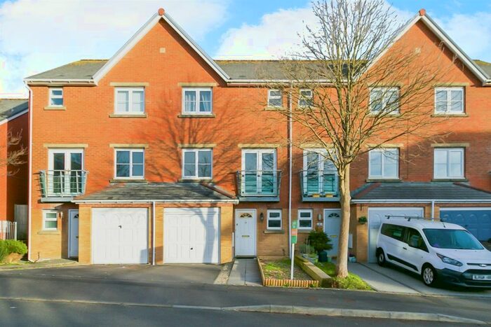 2 Bedroom Semi Detached House For Sale In Clos Peiriant, Barry, CF63