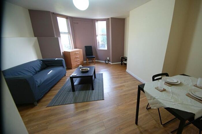 1 Bedroom Flat To Rent In Cardigan Lane, Hyde Park, Leeds, LS6