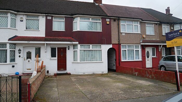 3 Bedroom Semi-Detached House To Rent In Carlyon Road, Hayes, UB4