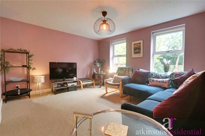 3 Bedroom Terraced House For Sale In Vicars Moor Lane, London, N21