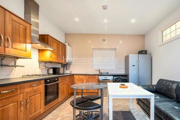 4 Bedroom Apartment To Rent In Camden Road, London, N7