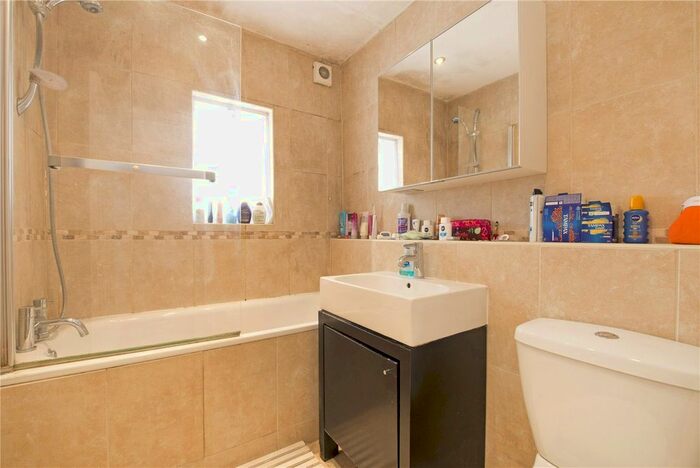 3 Bedroom Flat To Rent In Prince Regent Mews, Euston, NW1