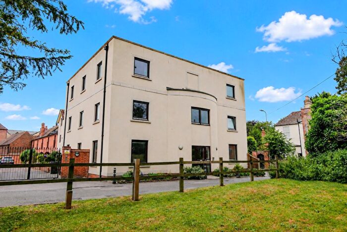 3 Bedroom Flat For Sale In Bear Lane, Wallingford, OX10
