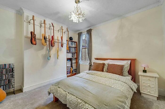 3 Bedroom Terraced House For Sale In Ashmount Road, London, N19