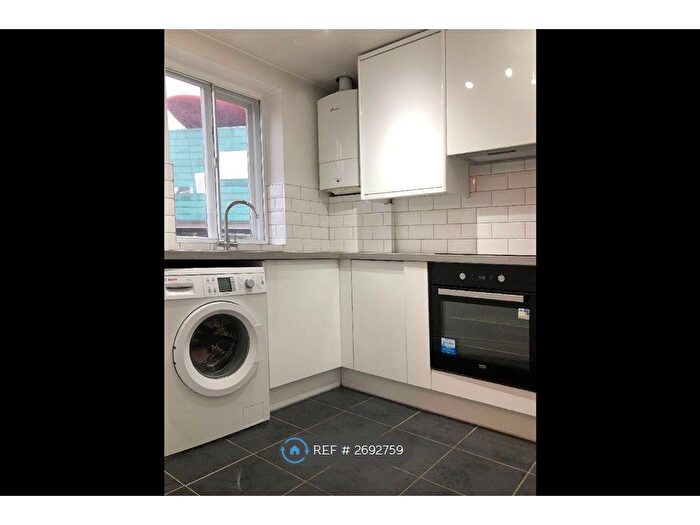 1 Bedroom Flat To Rent In Peckham High Street, London, SE15
