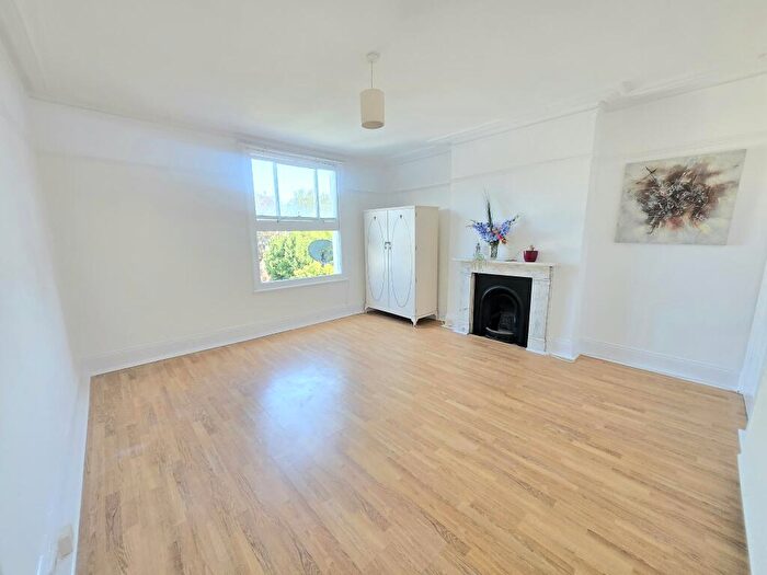 3 Bedroom Flat To Rent In Goldstone Villas, Hove, BN3