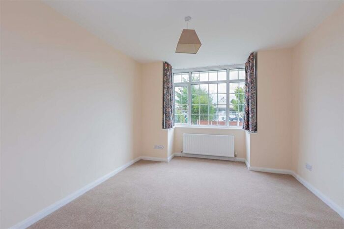 3 Bedroom Detached Bungalow For Sale In Royston Way, Burnham, Slough, SL1