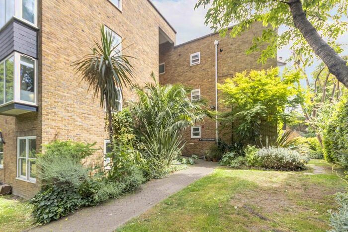 2 Bedroom Flat To Rent In Clapham Common South Side, London, SW4