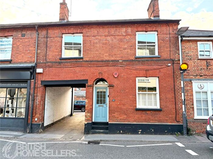 3 Bedroom Terraced House For Sale In High Street, Welwyn, Hertfordshire, AL6