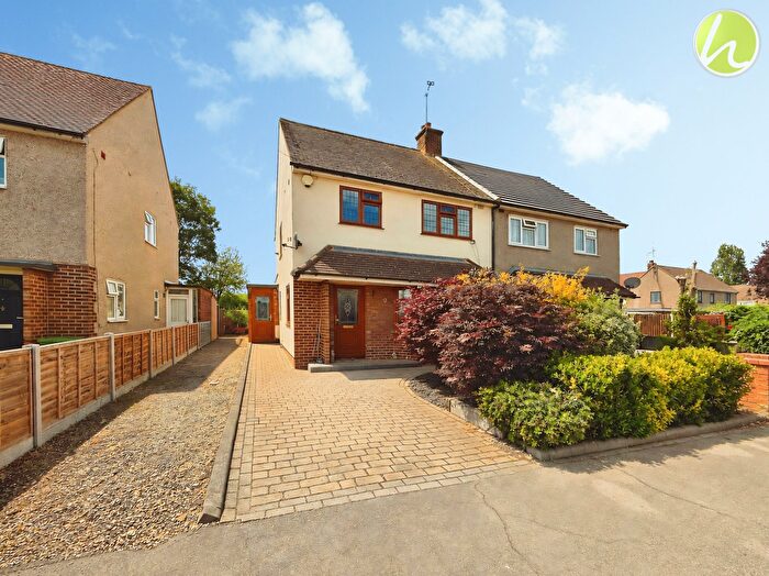 3 Bedroom Semi-Detached House For Sale In Abbotts Hall Chase, Stanford-Le-Hope, SS17