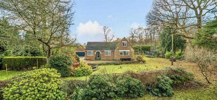 4 Bedroom Chalet For Sale In Gravelly Bottom Road, Kingswood, Maidstone, ME17