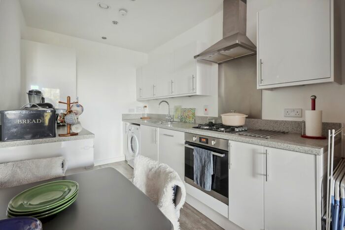 2 Bedroom Flat For Sale In Carter Court, Gilding Way, Southall, UB2