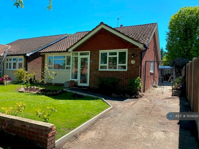 2 Bedroom Bungalow To Rent In Cedar Crescent, Bromley, BR2