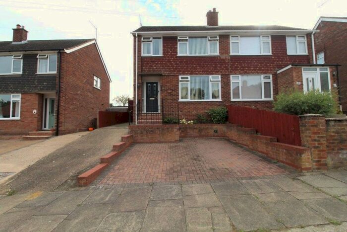 3 Bedroom Semi-Detached House To Rent In Oulton Road, Ipswich, IP3
