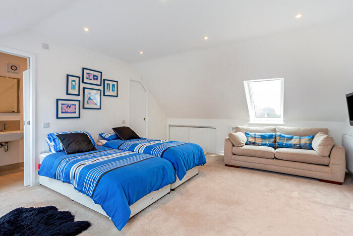 4 Bedroom Detached House For Sale In Blunsdon, Wiltshire, SN26