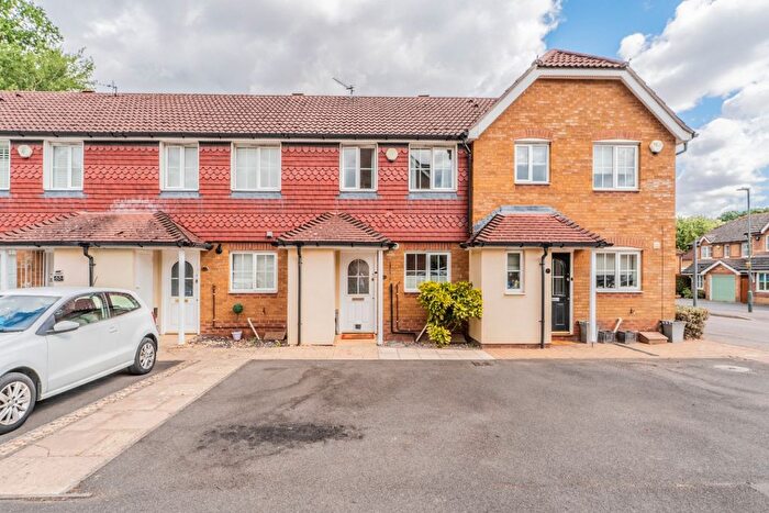 2 Bedroom Terraced House For Sale In Bascombe Grove, Crayford, Dartford, Kent, DA1
