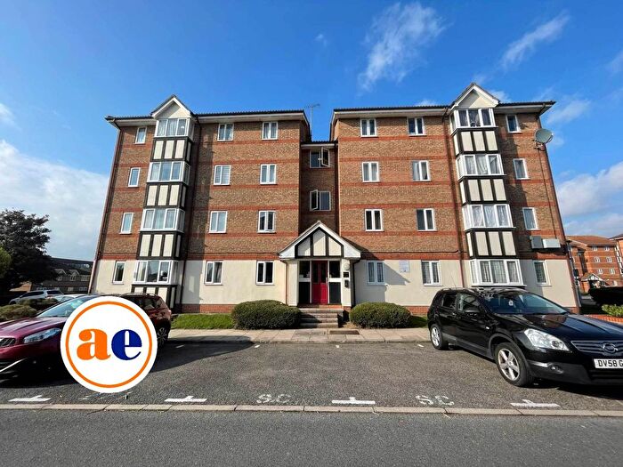 2 Bedroom Flat For Sale In Chandlers Drive, Erith, DA8