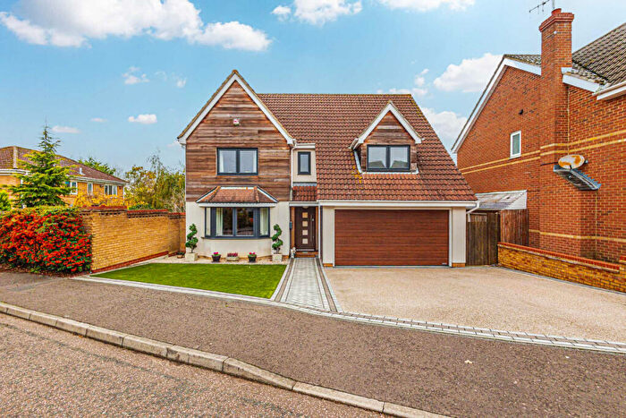 4 Bedroom Detached House For Sale In Downhall Park Way, Rayleigh, SS6