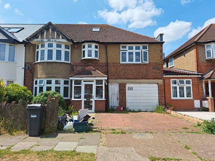 5 Bedroom Semi-Detached House To Rent In Burns Way, Hounslow, TW5