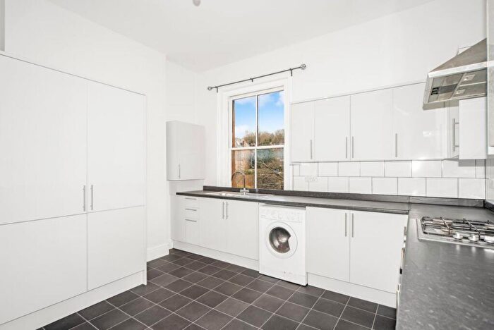 2 Bedroom Flat To Rent In Therapia Road, SE22