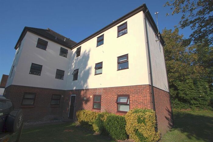 1 Bedroom Flat To Rent In Chapel Close, Grays, RM20