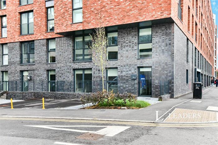 4 Bedroom Flat To Rent In Dyer Street, Salford, Greater Manchester, M5