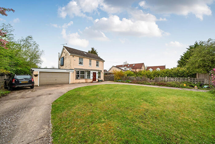 3 Bedroom Detached House For Sale In Braydon, Oan, SN5
