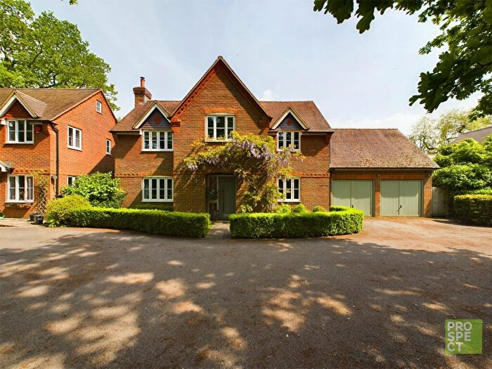 5 Bedroom Detached House For Sale In Lea Heath Way, Hurst, Reading, Berkshire, RG10