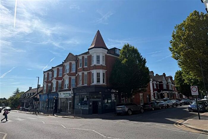 3 Bedroom Flat To Rent In Compton Road, Winchmore Hill Station, London, N21