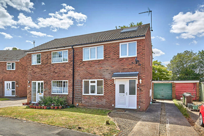 3 Bedroom Semi-Detached House To Rent In Burnsall Place, Harpenden, Hertfordshire, AL5