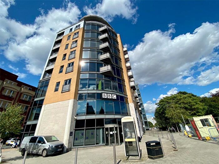 2 Bedroom Flat To Rent In Queens Court, Queens Gardens, Hull, East Yorkshire, HU1
